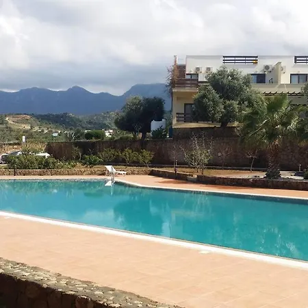 Charming In Northern Cyprus 别墅 凯里尼亚